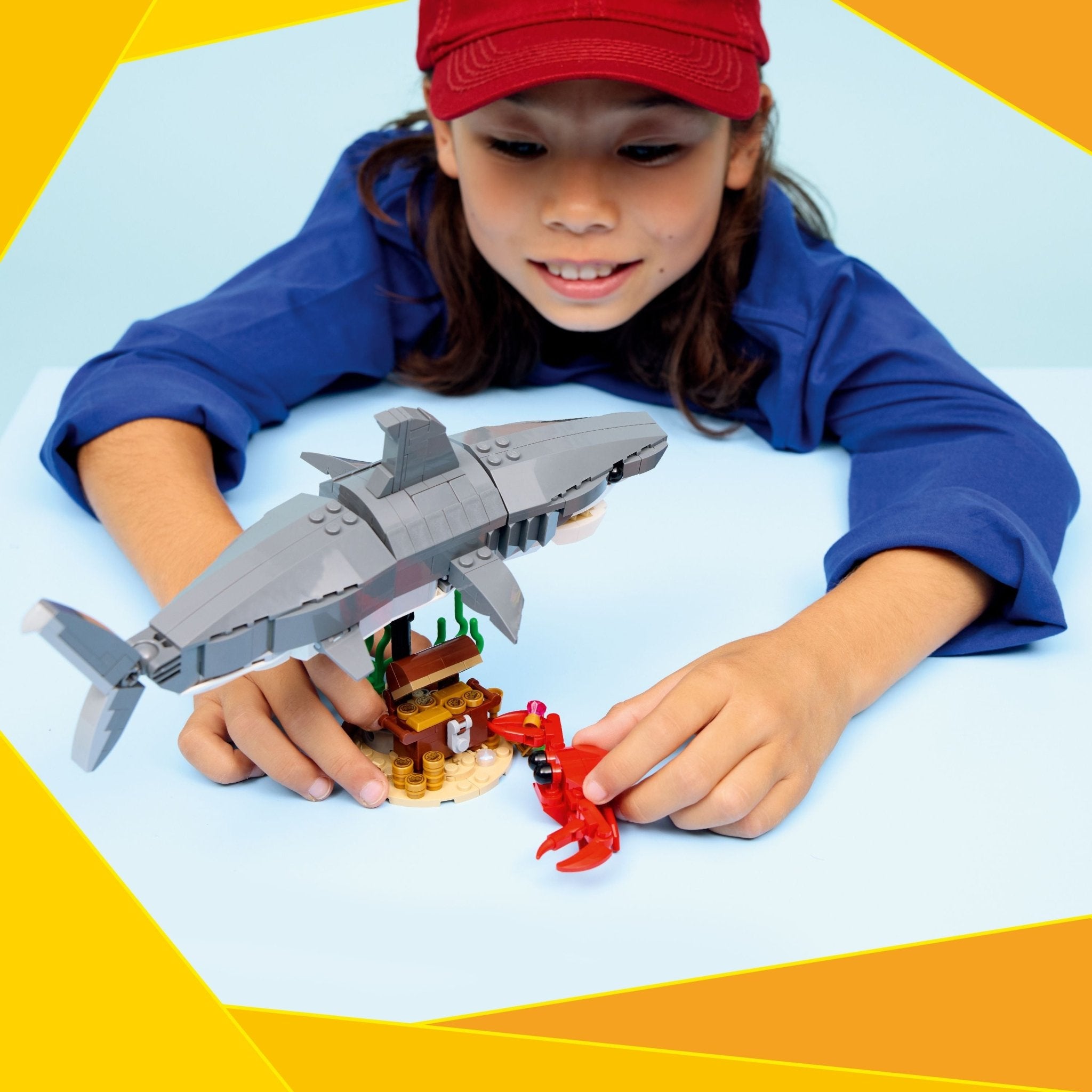 LEGO® Creator LEGO® Fierce Shark with a Treasure Chest 31381 — Can - Image 4